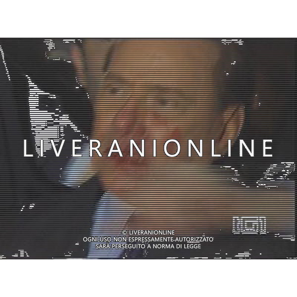 Aggressione al Presidente del Consiglio Silvio Berlusconi alla fine del suo comizio in Piazza Duomo a Milano 13/12/2009 nella foto Silvio Berlusconi sanguinante dopo essere stato colpito al volto obbligatorio citare la fonte televisiva (Tg1) Agenzia Aldo Liverani Sas 