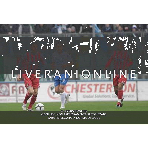 Campionato Lega PRO 1° Divisione Cremona 29-11-2009 Cremonese - Novara nella foto: da SX Andrea Zanchetta (Cremonese), Nicola Ventola (Novara) e William Viali (Cremonese), tutti e tre hanno giocato in serie A foto Garavaglia - ag. Aldo Liverani sas