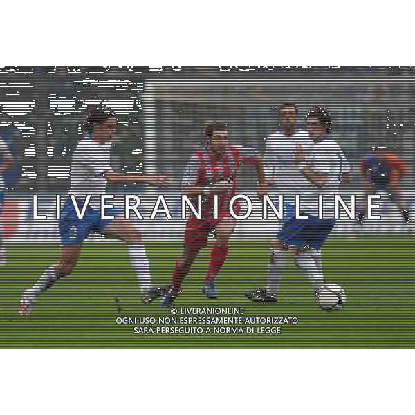 Campionato Lega PRO 1° Divisione Cremona 29-11-2009 Cremonese - Novara nella foto: Massimiliano Guidetti (Cremonese), al centro foto Garavaglia - ag. Aldo Liverani sas