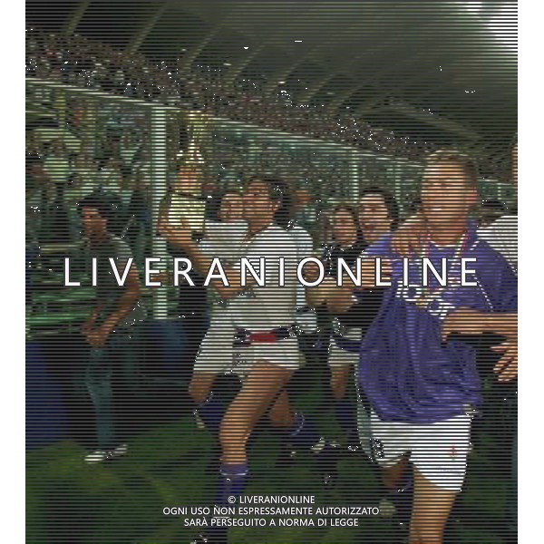 FIORENTINA-PARMA 13/06/2001 NELLA FOTO DANIELE ADANI CON LA COPPA ITALIA FOTO ALDO LIVERANI