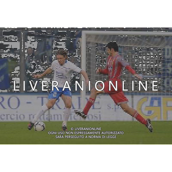 Campionato Lega PRO 1° Divisione Cremona 29-11-2009 Cremonese - Novara nella foto: Mavillo Gheller (Novara), a SX foto Garavaglia - ag. Aldo Liverani sas
