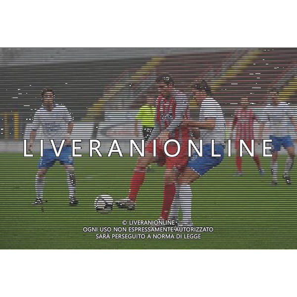 Campionato Lega PRO 1° Divisione Cremona 29-11-2009 Cremonese - Novara nella foto: Riccardo Musetti (Cremonese), al centro foto Garavaglia - ag. Aldo Liverani sas