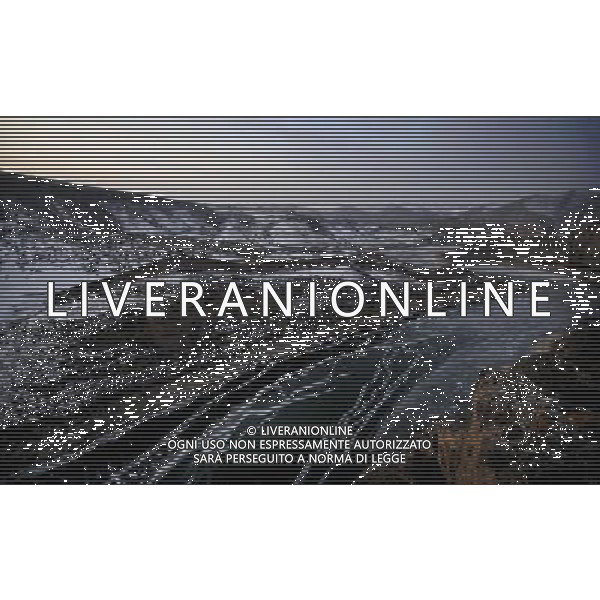 (091212) -- HOHHOT, Dec. 12, 2009 -- Photo taken on Dec. 11, 2009 shows the scenery of Laoniuwan river bend of the Yellow River, which locates at the border between north China\'s Shanxi Province and Inner Mongolia Autonomous Region. Ren Junchuan) (yc) Il Fiume Giallo (in cinese: Hwang Ho) e\' il principale fiume della Cina settentrionale /Agenzia Aldo Liverani Sas - ITALY ONLY -