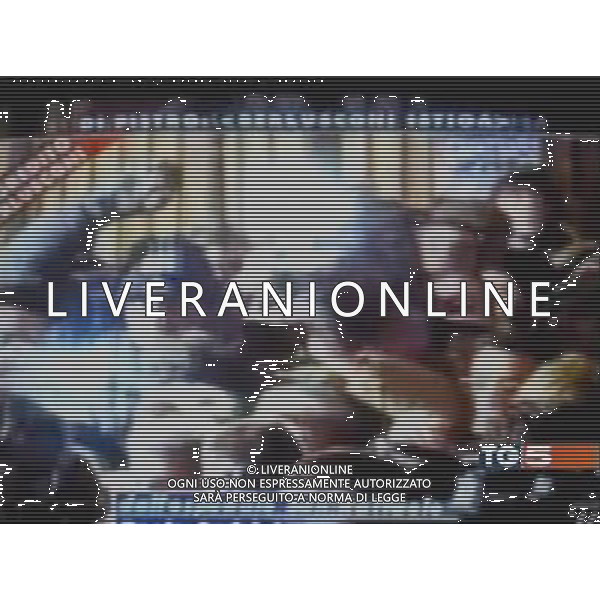 Aggressione al Presidente del Consiglio Silvio Berlusconi alla fine del suo comizio in Piazza Duomo a Milano 13/12/2009 nella foto la sequenza dove l\'aggressore Massimo Tartaglia colpisce il Presidente obbligatorio citare la fonte televisiva (Tg5) Agenzia Aldo Liverani Sas