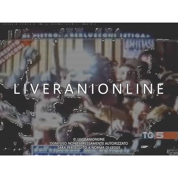 Aggressione al Presidente del Consiglio Silvio Berlusconi alla fine del suo comizio in Piazza Duomo a Milano 13/12/2009 nella foto la sequenza dove l\'aggressore Massimo Tartaglia colpisce il Presidente obbligatorio citare la fonte televisiva (Tg5) Agenzia Aldo Liverani Sas