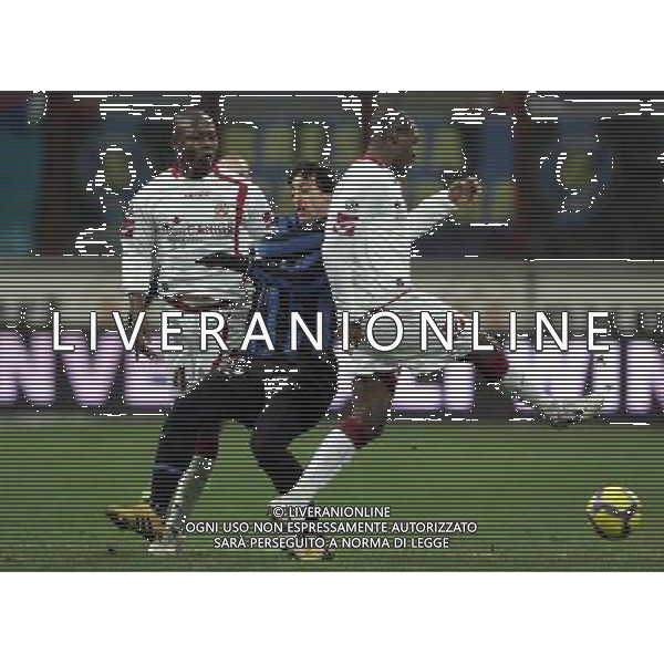 Inter - Livorno Coppa Italia Tim Cup 16/12/2009 nella foto diego milito tra rivas e diniz ©Luzzani/Agenzia Aldo Liverani Sas