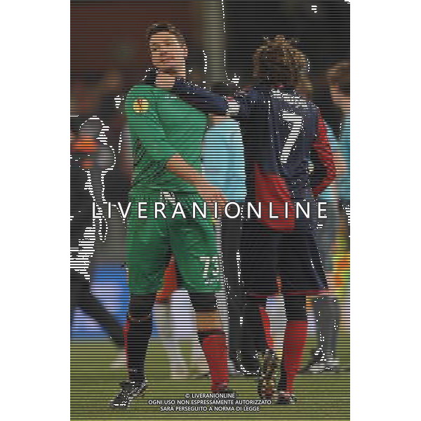 Genoa - Valencia Europa League 2009/2010 17-12-2009 Genova Nella foto: Alessio Scarpi viene consolato per l\'errore in occasione del gol subito ©Alessandro Falzone/Agenzia Aldo Liverani Sas 