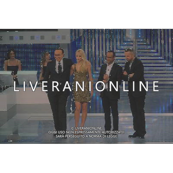 ROMA - STUDIOS VIA TIBURTINA - 18.12.09 I MIGLIORI ANNI ULTIMA PUNTATA DEL 18.12.09 nella foto: PIPPO BAUDO - MICHELLE HUNZIKER -CARLO CONTI - CHRISTIAN DE SICA © Massimo Bruni - ag. Aldo liverani sas