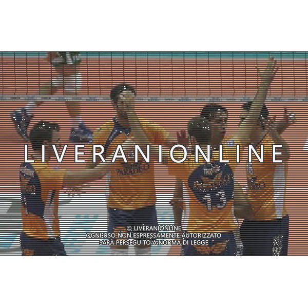 Monza 11-10-2009 Campionato pallavolo serie A TIM 2009/10 Acqua Paradiso Gabeca Monza-Bre Banca Lanutti Cuneo3:2 nella foto esultanza Acqua Paradiso Gabeca Monza ph marco luzzani/ag aldo liverani s.a.s.