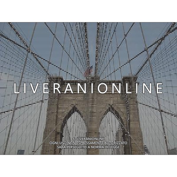 U.S.A: IL PONTE DI BROOKLYN A NEW YORK IL PONTE FU INAUGURATO NEL 1883 © Trevor Collens - Photoshot - Ag. Aldo Liverani sas ITALY ONLY