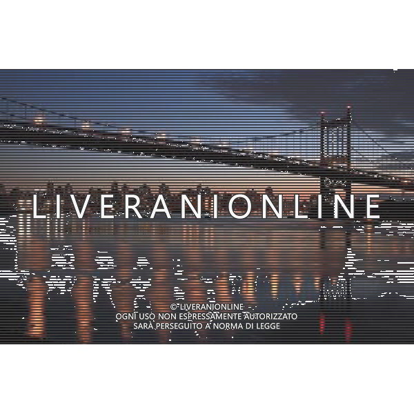 U.S.A. - IL PONTE ROBERT F. KENNEDY ( conosciuto come Triboro e Triborough) DI NEW YORK. IL PONTE FU INAUGURATO NEL 1936 © Trevor Collens - Photoshot - Ag. Aldo Liverani sas ITALY ONLY