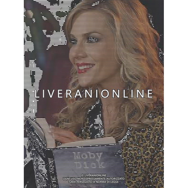 serie tv: \' Desperate Housewives - stagione 6 Episodio 14 - The Glamorous Life\' Pictured: Julie Benz ©ÊPLANET PHOTOS - Ag. Aldo Liverani sas ITALY ONLY 
