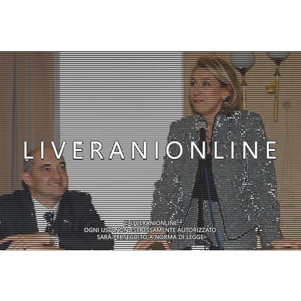 MILANO 16/12/03 MUSEO SCIENZA E TECNICA - PRESENTAZIONE DEL PROGRAMMA DI RAIDUE VOLAVA L ANNO NELLA FOTO: GIOVANNA MILELLA FOTO DE GRANDIS/AGENZIA ALDO LIVERANI 