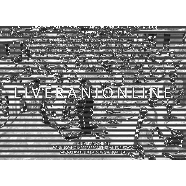 Haiti nazione dell\'America, isola del mar dei Caraibi: Haiti e\' il paese piu\' povero delle Americhe nella foto la popolazione e abitanti al mercato retrospettiva ©archivio Giovanni Liverani/Agenzia Aldo Liverani Sas