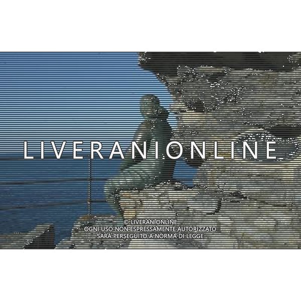 PORTO VENERE (LA SPEZIA) 4/1/2004 NELLA FOTO LA STATUA \'MATER NATURAE\' OFFERTA A PORTO VENERE DALLO SCULTORE SCORZELLI FOTO MARIO ROMANO/AG ALDO LIVERANI