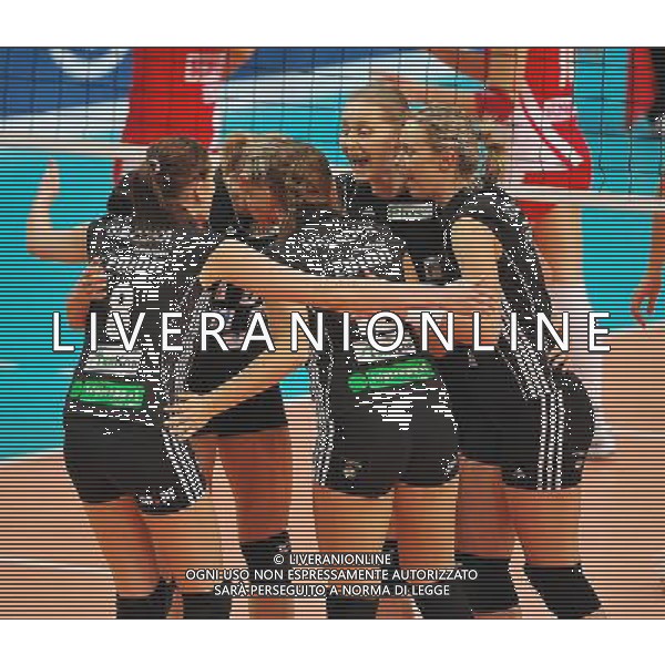 Polonia - 19.01.2010 - COPPA CAMPIONI PALLAVOLO ( VOLLEY) partita MKS DABROWA GORNICZA - SCAVOLINI PESARO nella foto: squadra MKS DABROWA GORNICZA FOTO RAFAL JACNIAK / PRESSFOCUS / NEWSPIX.PL - Ag. Aldo Liverani sas ITALY ONLY N/Z DRUZYNA (TEAM) DABROWY RADOSC FOTO RAFAL JACNIAK / PRESSFOCUS / NEWSPIX.PL --- Newspix.pl *** Local Caption *** 