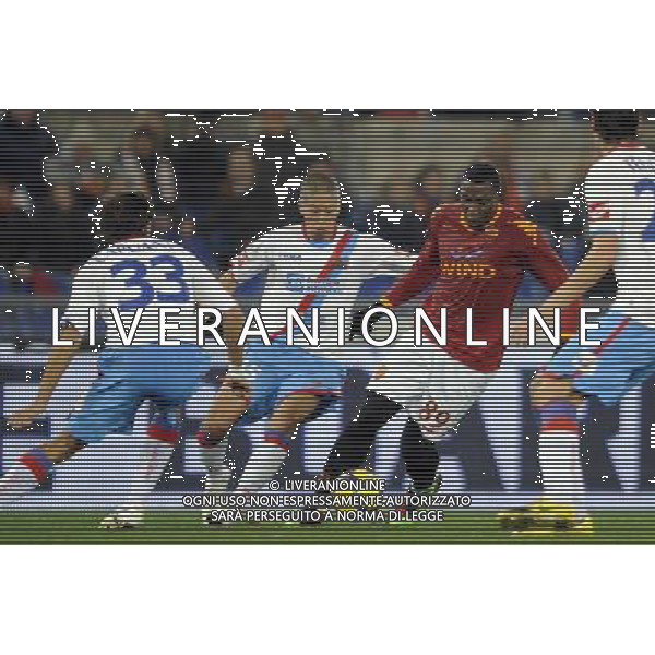 AS Roma vs Catania 26/01/2010 Coppa Italia TIM CUP 2009/2010 - Quarti di Finale nella foto: Okaka contrastato da Blazej Augustyn ph. Corradetti / ©Agenzia Aldo Liverani Sas