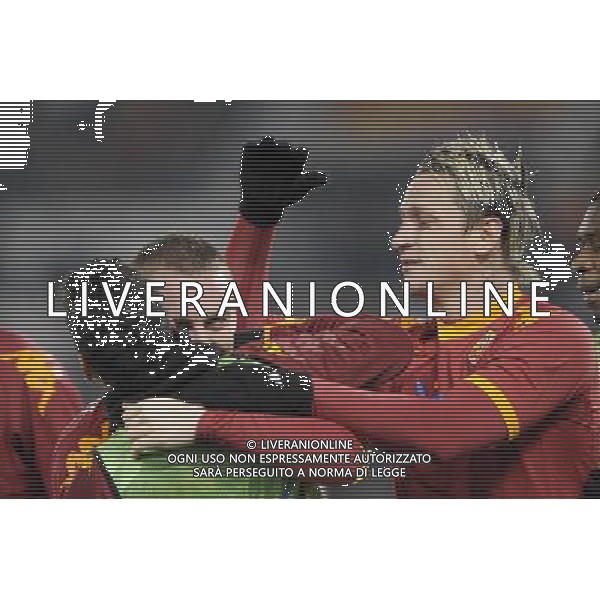 Roma - 26/01/2010 - Stadio Olimpico - TIM CUP 2009/2010 - Quarti di Finale - AS Roma vs Catania - nella foto: mexes si complimenta con de rossi ph. Corradetti / ©Aldo Liverani Sas