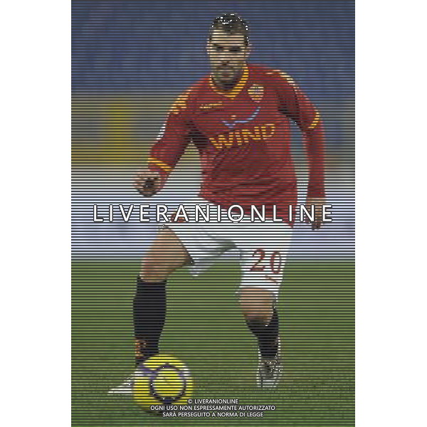 Roma - 26/01/2010 - Stadio Olimpico - TIM CUP 2009/2010 - Quarti di Finale - AS Roma vs Catania - nella foto: Simone PERROTTA ph. Corradetti / ©Aldo Liverani Sas