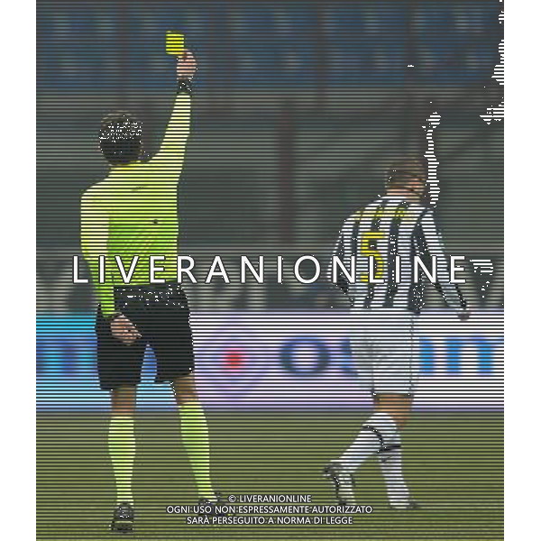 Coppa Italia TIM Cup 2009/2010 Quarti di Finale Milano - 28.01.2010 Inter-Juventus Nella Foto:FABIO CANNAVARO AMMONIZIONE -ARBITRO DAMATO CON IL CARTELLINO GIALLO /Ph.Vitez-Ag. Aldo Liverani