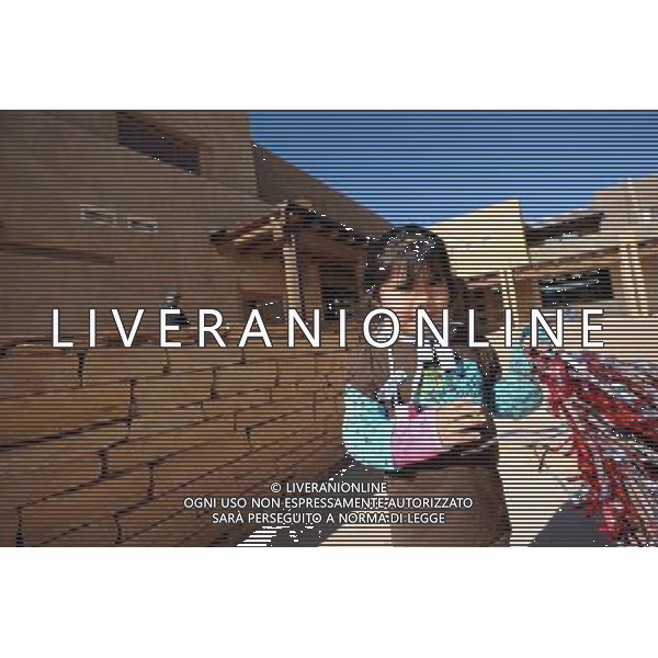 (100128) -- ALBUQUERQUE, Jan. 28, 2010 () -- An American Indian girl plays in a yard in Acoma Pueblo in New Mexico, the United States, Jan. 25, 2010. Acoma Pueblo, also known as \'Sky City\', is a Native American pueblo built on top of a 367-foot (112 meters) sandstone mesa in the U.S. state of New Mexico. It is believed to be built in the 12th century, and regarded as one of the oldest continuously inhabited communities in the United States. People are living in the adobe houses, which have no electricity and water. (/Gu Xinrong) (lyi) /Agenzia Aldo Liverani Sas - ITALY ONLY - LÕantico villaggio di Acoma, chiamata Sky City per la sua collocazione in cima ad unÕalta mesa, il tipico altipiano del Southwest. Il pueblo e\' senza acqua ed elettricita\'