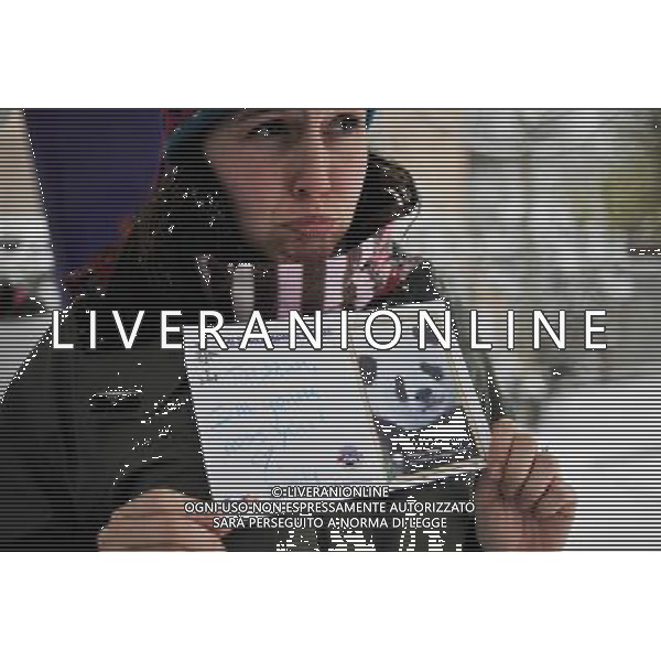 (100130) -- WASHINGTON, Jan. 30, 2010 -- Emily presents her greeting words for giant panda Tai Shan during a farewell party at the National Zoo in Washington D.C., the United States, Jan. 30, 2010. Hundreds of fans braved heavy snowfall Saturday to express goodbye to Tai Shan. Tai Shan, born at the National Zoo in 2005, will be carried back to China by a U.S. FedEx cargo plane on Feb. 4. Zhang Jun) (gxr) /Agenzia Aldo Liverani Sas - ITALY ONLY - Tornera\' in Cina volando in prima classe Tai Shan, il panda gigante nato nel 2005 nello zoo di Washington