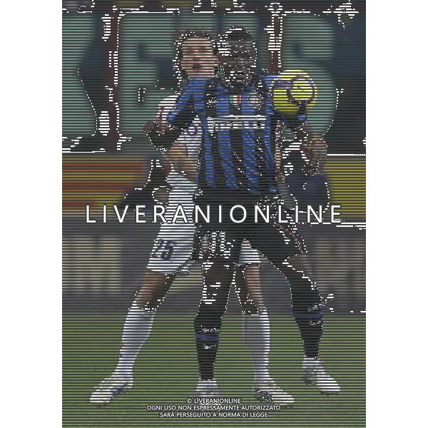 INTER - FIORENTINA COPPA ITALIA TIM CUP 03/02/2010 NELLA FOTO SULLEY muntari e comotto GIANLUCA ©LUZZANI/AGENZIA ALDO LIVERANI SAS