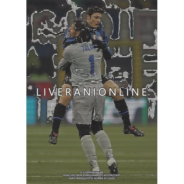 INTER - FIORENTINA COPPA ITALIA TIM CUP SEMIFINALE ANDATA 03/02/2010 NELLA FOTO ESULTANZA DI FRANCESCO TOLDO E JAVIER ZANETTI DOPO IL GOL DI DIEGO MILITO DEL 1-0 ©LUZZANI/AGENZIA ALDO LIVERANI SAS
