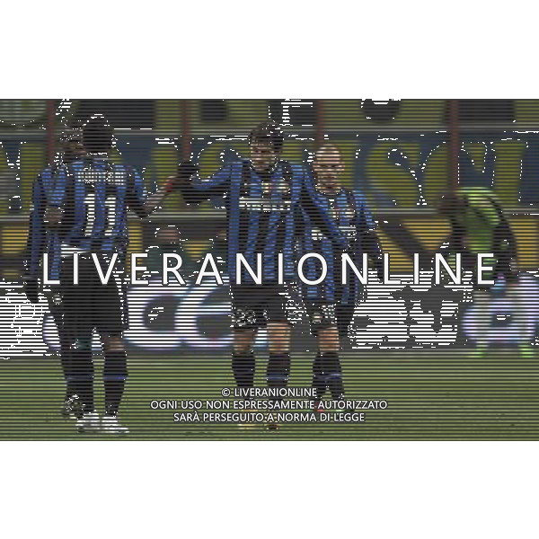 INTER - FIORENTINA COPPA ITALIA TIM CUP SEMIFINALE ANDATA 03/02/2010 NELLA FOTO ESULTANZA DOPO IL GOL DI DIEGO MILITO DEL 1-0 CON MUNTARI ©LUZZANI/AGENZIA ALDO LIVERANI SAS