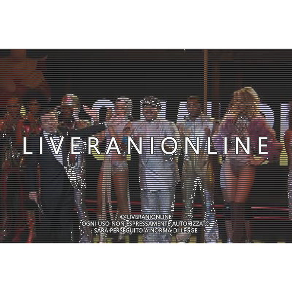 TRASMISSIONE TV: \' CHIAMBRETTI NIGHT\' nella foto: PIERO CHIAMBRETTI - NORA/LOLA MOGALLE ED IL CORPO DI BALLO © Antonio Sorano - Ag. Aldo Liverani sas