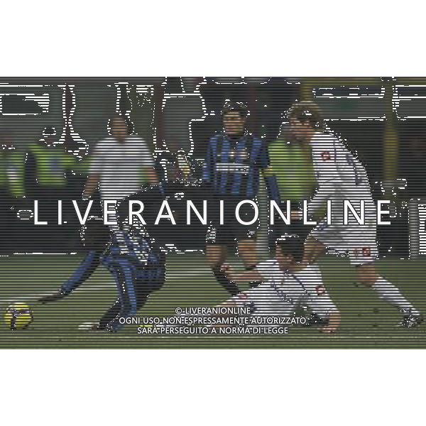 Milano 03-02-2010 Coppa Italia TIM UP 2009/10 SEMIFINALI ANDATA inter-fiorentina 1:0 nella foto mario balotelli, manuel pasqual e mario ariel bolatti ph marco luzzani/ag aldo liverani s.a.s. 
