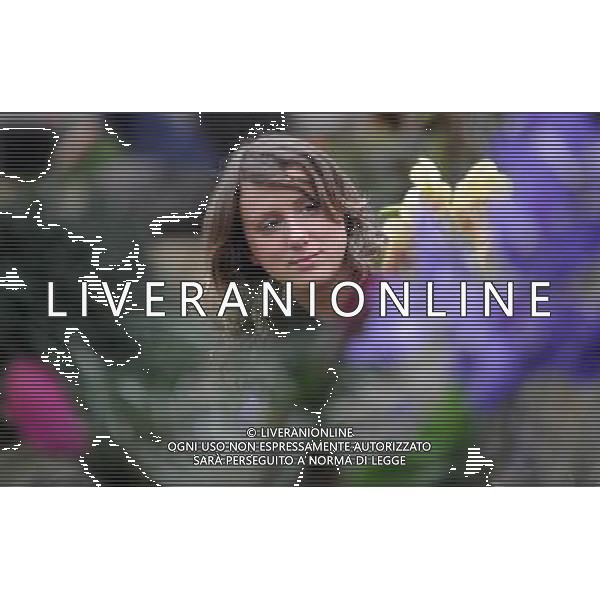 Pic Shows: Workers at Kew Gardens, London, Preparing the new \'Tropical Extravaganza\', the fisrt festival in Biodiversity Year at Kew. The display contains over 7000 plants, including over 3000 orchids. /Agenzia Aldo Liverani Sas - ITALY ONLY - IL PRIMO FESTIVAL NELL\'ANNO DELLA BIODIVERSITA\' CON PIU\' DI 7000 PIANTE E FIORI TROPICALI E PIU\' DI 3000 ORCHIDEE AI KEW GARDENS A LONDRA