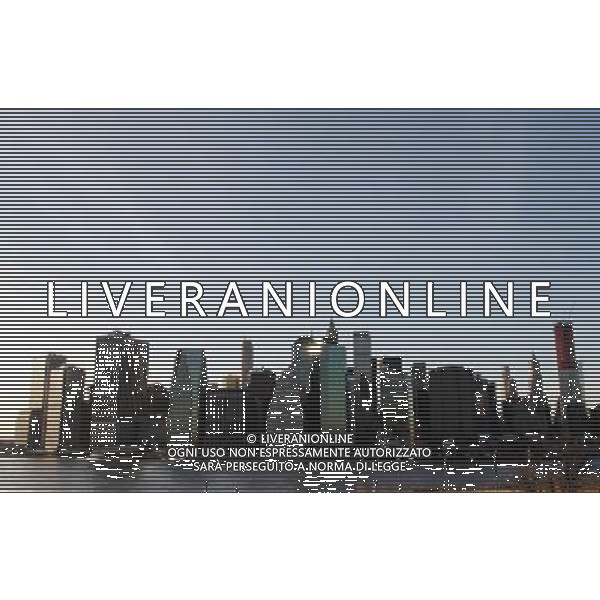 New York, Feb 4. The skyline of the financial district in lower Manhattan from Brooklyn. /Agenzia Aldo Liverani Sas - ITALY ONLY - La citta\' di Manhattan l\'isola su cui sorge l\'omonimo distretto nella contea di New York, Usa
