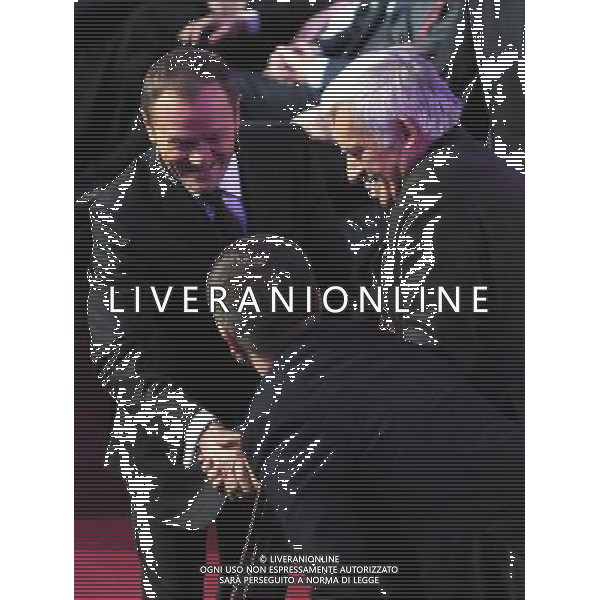 SORTEGGI DI QUALIFICAZIONE AGLI EUROPEI DI CALCIO UCRAINA-POLONIA 2012 - VARSAVIA SALA DEI CONGRESSI 07.02.2010 NELLA FOTO DONALD TUSK, JERZY BUZEK DRAWING SELECTION CHAMPIONSHIP GROUP IN FOOTBALL TO EURO 2012 UKRAINE POLAND ©ZOFIA SZUSTER / PRESSFOCUS / NEWSPIX.PL Newspix.pl/Agenzia Aldo Liverani Sas - ITALY ONLY - l