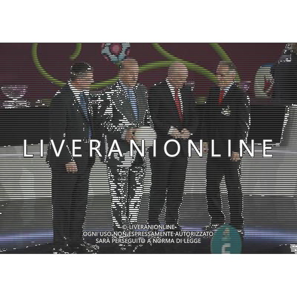 Craig Levein (L), Vicente del Bosque (2L), Michal Bilek (2R) i Aleksandrs Starkovs (R) coach\'s of Group I teams after the UEFA EURO 2012 qualifying Draw Cremony in the Congress Hall of the Palace of Culture and Science in Warsaw, Poland, 7 February 2010. /Agenzia Aldo Liverani Sas - ITALY ONLY - VARSAVIA: SORTEGGI DI QUALIFICAZIONE AGLI EUROPEI DI CALCIO UCRAINA-POLONIA 2012