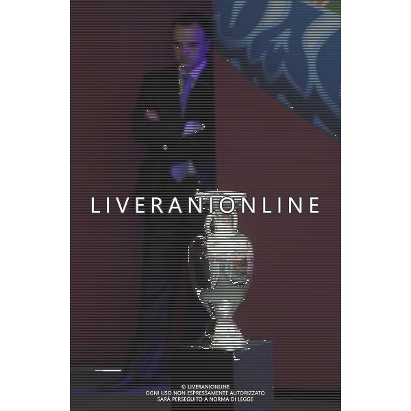 The UEFA EURO 2012 soccer championships cup is seen in the Congress Hall of the Palace of Culture and Science before the UEFA EURO 2012 qualifying Draw Cremony in Warsaw, Poland, 7 February 2010. POLAND OUT /Agenzia Aldo Liverani Sas - ITALY ONLY - VARSAVIA: SORTEGGI DI QUALIFICAZIONE AGLI EUROPEI DI CALCIO UCRAINA-POLONIA 2012