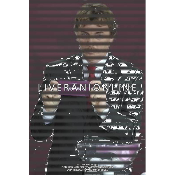 Polish former football star Zbigniew Boniek draws Austria Ireland durnig the UEFA EURO 2012 qualifying Draw Cremony in the Congress Hall of the Palace of Culture and Science in Warsaw, Poland, 7 February 2010. /Agenzia Aldo Liverani Sas - ITALY ONLY - VARSAVIA: SORTEGGI DI QUALIFICAZIONE AGLI EUROPEI DI CALCIO UCRAINA-POLONIA 2012