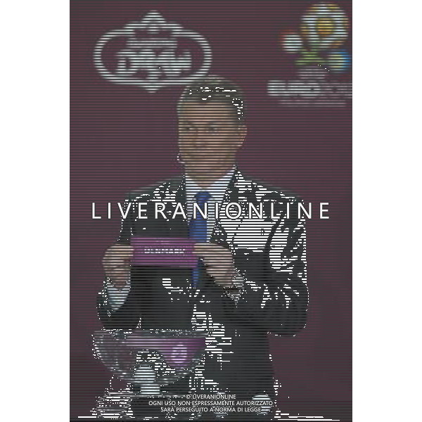 Ukrainian former football star Oleg Blokhin draws Denmark durnig the UEFA EURO 2012 qualifying Draw Cremony in the Congress Hall of the Palace of Culture and Science in Warsaw, Poland, 7 February 2010. /Agenzia Aldo Liverani Sas - ITALY ONLY - VARSAVIA: SORTEGGI DI QUALIFICAZIONE AGLI EUROPEI DI CALCIO UCRAINA-POLONIA 2012