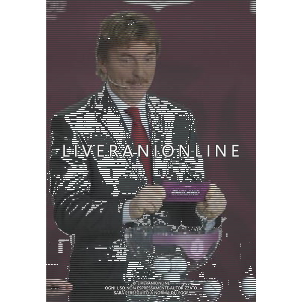 Polish former football star Zbigniew Boniek draws England durnig the UEFA EURO 2012 qualifying Draw Cremony in the Congress Hall of the Palace of Culture and Science in Warsaw, Poland, 7 February 2010. /Agenzia Aldo Liverani Sas - ITALY ONLY - VARSAVIA: SORTEGGI DI QUALIFICAZIONE AGLI EUROPEI DI CALCIO UCRAINA-POLONIA 2012