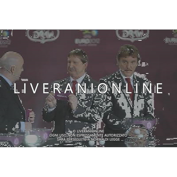 Polish former football star Andrzej Szarmach (C) draws Portugal next Polish former football star Zbigniew Boniek (R) durnig the UEFA EURO 2012 qualifying Draw Cremony in the Congress Hall of the Palace of Culture and Science in Warsaw, Poland, 7 February 2010. /Agenzia Aldo Liverani Sas - ITALY ONLY - VARSAVIA: SORTEGGI DI QUALIFICAZIONE AGLI EUROPEI DI CALCIO UCRAINA-POLONIA 2012