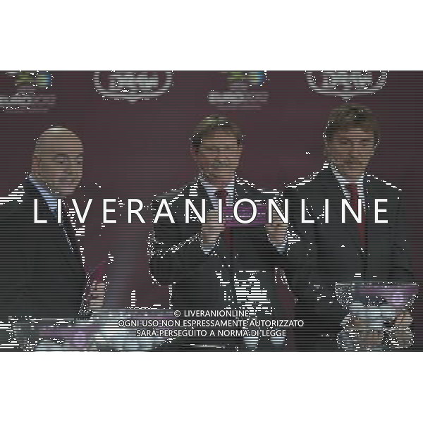 Polish former football star Andrzej Szarmach (C) draws Kazakhstan next Polish former football star Zbigniew Boniek (R) and UEFA general secretary Gianni Infantino (L) durnig the UEFA EURO 2012 qualifying Draw Cremony in the Congress Hall of the Palace of Culture and Science in Warsaw, Poland, 7 February 2010. /Agenzia Aldo Liverani Sas - ITALY ONLY - VARSAVIA: SORTEGGI DI QUALIFICAZIONE AGLI EUROPEI DI CALCIO UCRAINA-POLONIA 2012