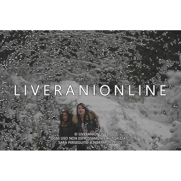 (100206) -- TBILISI, Feb. 6, 2010 () -- Visitors walk amid a snowfall in Tbilisi, capital of Georgia, Feb. 6, 2010. Tbilisi was blanketed by this winter\'s first snowfall on Saturday, delayed due to the warm weather. The lowest temperature reached minus 9 degrees Celsius on Saturday.(/Liu Lihang) (zw) /Agenzia Aldo Liverani Sas - ITALY ONLY - NEVICATA - NEVE NELLA CITTA\' DI TBILISI IN GEORGIA