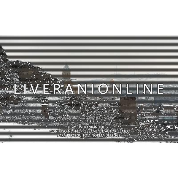 (100206) -- TBILISI, Feb. 6, 2010 () -- Photo taken on Feb. 6, 2010 shows the snowy scenery in Tbilisi, capital of Georgia. Tbilisi was blanketed by this winter\'s first snowfall on Saturday, delayed due to the warm weather. The lowest temperature reached minus 9 degrees Celsius on Saturday.(/Liu Lihang) (zw) /Agenzia Aldo Liverani Sas - ITALY ONLY - NEVICATA - NEVE NELLA CITTA\' DI TBILISI IN GEORGIA