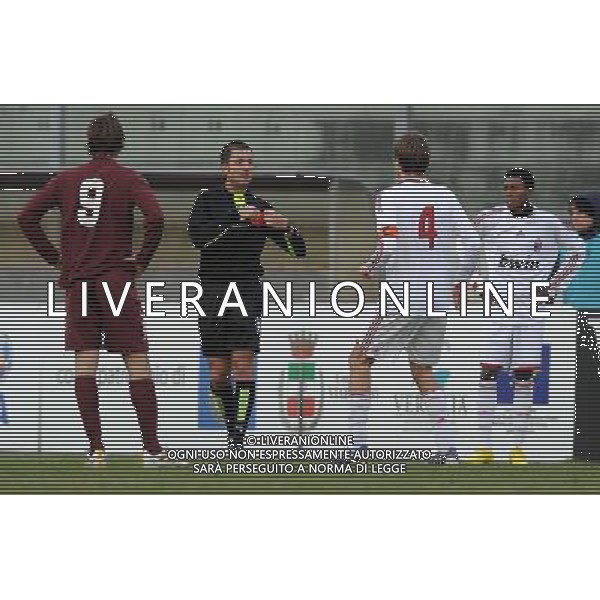 62Á Torneo Viareggio Cup World Football Tournament Coppa Carnevale Ottavi Viareggio - 09.02.2010 Torino-Milan Nella Foto:L\'ESPULSIONE DI ODUAMADI Nnamdi Chidiebere /Ph.Vitez-Ag. Aldo Liverani