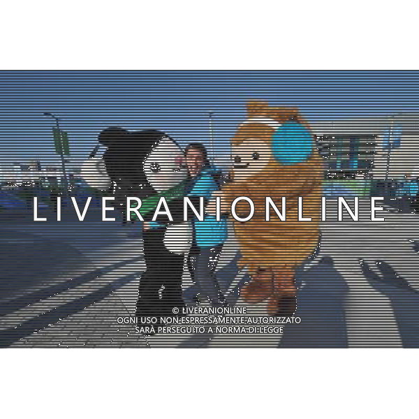 (100210) -- VANCOUVER, Feb. 10, 2010 () -- An athlete has fun with Winter Olympic mascots Miga (a snowboarding sea-bear, L) and Quatchi (a sasquatch, R) at the Olympic Village, also known as Millennium Water, in downtown Vancouver, Canada, on Feb. 9, 2010. The Vancouver Winter Olympic Games will open on Feb. 12. (/Wu Wei) /Agenzia Aldo Liverani Sas - ITALY ONLY - CANADA: GLI IMPIANTI DEL VILLAGGIO OLIMPICO CHE OSPITERANNO DAL 12 AL 28 FEBBRAIO, I GIOCHI OLIMPICI INVERNALI DELLE OLIMPIADI DI VANCOUVER 2010