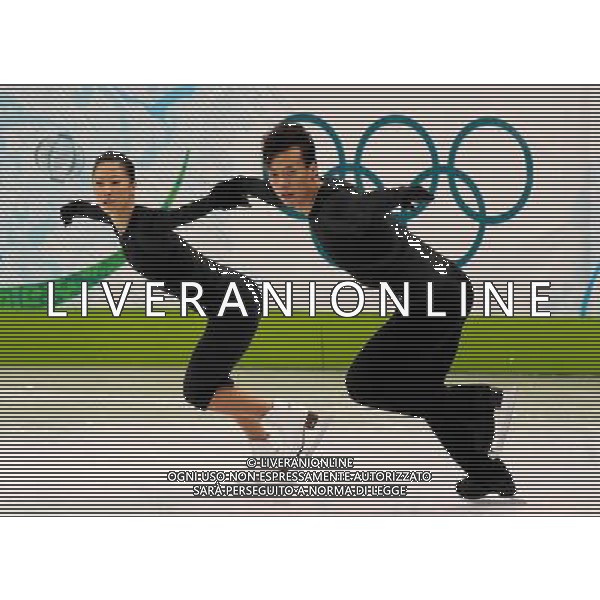 (100210) -- VANCOUVER, Feb. 10, 2010 () -- China\'s Shen Xue (L) and Zhao Hongbo train in preparation for the figure skating competition of Vancouver 2010 Winter Olympic Games on Feb. 9, 2010. (/Yang Lei) /Agenzia Aldo Liverani Sas - ITALY ONLY - ALLENAMENTO E PREPARAZIONE DEGLI ATLETI CHE PARTECIPERANNO AI GIOCHI OLIMPICI INVERNALI DELLE OLIMPIADI DI VANCOUVER 2010