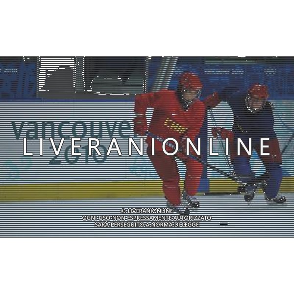 (100210) -- VANCOUVER, Feb. 10, 2010 () -- China\'s ice hockey players train in Vancouver, Canada, on Feb. 9, 2010. China\'s women ice hockey team will challenge U.S. women ice hockey team in their first match on Feb. 14 in Vancouver 2010 Winter Olympic Games. (/Wu Wei) /Agenzia Aldo Liverani Sas - ITALY ONLY - ALLENAMENTO E PREPARAZIONE DEGLI ATLETI CHE PARTECIPERANNO AI GIOCHI OLIMPICI INVERNALI DELLE OLIMPIADI DI VANCOUVER 2010