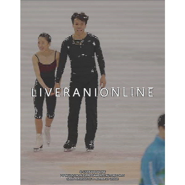 (100210) -- VANCOUVER, Feb. 10, 2010 () -- China\'s Shen Xue (L) and Zhao Hongbo train in preparation for the figure skating competition of Vancouver 2010 Winter Olympic Games on Feb. 9, 2010. (/Yang Lei) /Agenzia Aldo Liverani Sas - ITALY ONLY - ALLENAMENTO E PREPARAZIONE DEGLI ATLETI CHE PARTECIPERANNO AI GIOCHI OLIMPICI INVERNALI DELLE OLIMPIADI DI VANCOUVER 2010