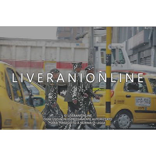 (100205) -- BOGOTA, Feb. 5, 2010 () -- Several officers walk by taxis in the streets of Bogota, capital of Colombia, Feb. 4, 2010. More than 1.4 million private cars on Thursday were forbidden to run on the roads of Bogota during daytime at the Car Free Day; residents could take buses, taxis or ride bikes instead. The Bogota Car Free Day was established as an annual event since 2000. (/Huang Yongxian)(axy) /Agenzia Aldo Liverani Sas - ITALY ONLY - LE STRADE DELLA CITTA\' DI BOGOTA VUOTE E LIBERE NEL \'GIORNO SENZA AUTO\' CON IL DIVIETO DI TRANSITO PER LE AUTO PRIVATE