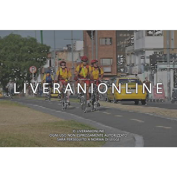 (100205) -- BOGOTA, Feb. 5, 2010 () -- Local residents ride bikes in the streets of Bogota, capital of Colombia, Feb. 4, 2010. More than 1.4 million private cars on Thursday were forbidden to run on the roads of Bogota during daytime at the Car Free Day; residents could take buses, taxis or ride bikes instead. The Bogota Car Free Day was established as an annual event since 2000. (/Huang Yongxian)(axy) /Agenzia Aldo Liverani Sas - ITALY ONLY - LE STRADE DELLA CITTA\' DI BOGOTA VUOTE E LIBERE NEL \'GIORNO SENZA AUTO\' CON IL DIVIETO DI TRANSITO PER LE AUTO PRIVATE